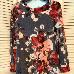 My Story fuzzy long flowered tunic with two front pockets. Size Medium.